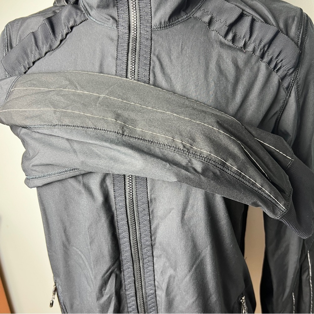 Lululemon Athletica Black Hustle Run Jacket | Removable Hood | Women’s Size 8 - Picture 11 of 15